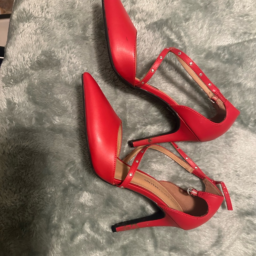 Bright Red High Heels with Pointed Toe and Thin Straps - Picture 4 of 10